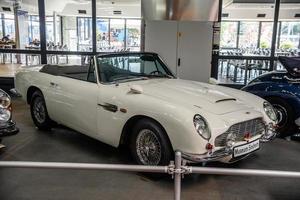 sinsheim, Tyskland - mai 2022 vit aston Martin db6 volante cabrio 1967 foto