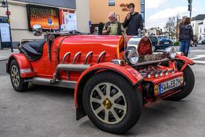 tyskland, limburg - apr 2017 röd vintage bugatti typ 38 roadster i limburg an der lahn, hesse, tyskland foto