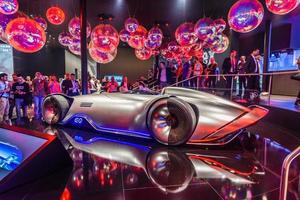 frankfurt, tyskland - sept 2019 mercedes-benz vision eq silver arrow elektrisk batteri racingbil, iaa internationell motormässa bilutställning foto