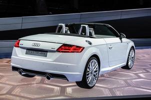 frankfurt - sept 2015 audi tt 2.0 tdi ultra cabrio presenteras kl. foto