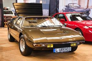 friedrichshafen - Maj 2019 sand gyllene lamborghini uracco 1973 kupé på motorvärlden klassiker bodensee på Maj 11, 2019 i friedrichshafen, Tyskland foto