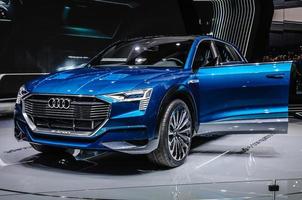 frankfurt - sept 2015 audi e-tron quattro koncept presenteras kl foto