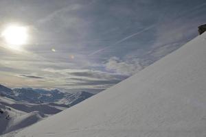 panoramautsikt över vinterbergen foto