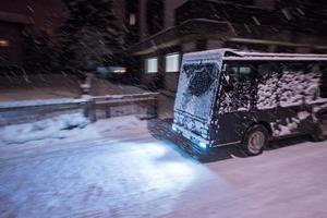 elektrisk taxi buss i de bilfri Semester montain tillflykt foto