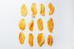 torkades frukt skivor från organisk mogen mango foto