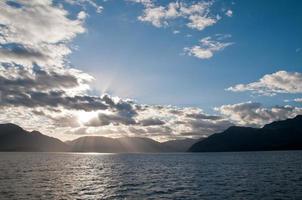 milford ljud fjord marinmålning och de kulle i ny zealand foto