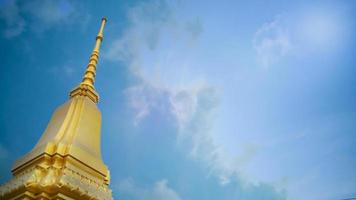 thailand tempel himmel bild för religion innehåll. foto