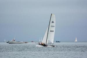 Appledore, devon, Storbritannien - augusti 14. segling i de torridge och taw flodmynning i devon på augusti 14, 2013. oidentifierad människor. foto