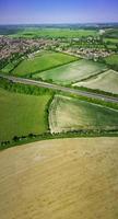 flygbilder och hög vinkelvy av brittisk landsbygd, drönares bilder foto