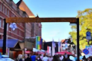 suddig mjuk fokus bakgrund. kiels vecka i Tyskland med människor på de festival. abstrakt begrepp med bokeh och ljus. foto