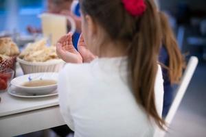 eid mubarak islamic familj bön- innan halal iftar middag foto