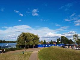 skön antenn se av underbar sjö på milton keynes England Storbritannien foto