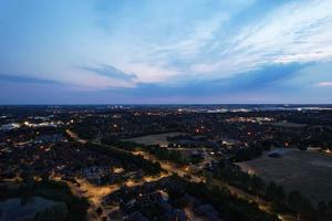 nattflygfoto över brittiska motorvägar med upplysta vägar och trafik foto