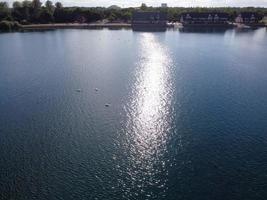 skön antenn se av underbar sjö på milton keynes England Storbritannien foto