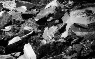 svart och vit ruiner orsakade förbi konstruktion, bakgrund foto