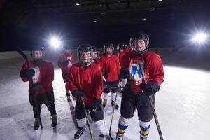 Lycklig barn grupp hockey team sport spelare foto