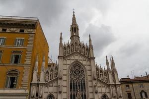 jungfru Marias kyrka på grunden av minervas tempel - den enda gotiska kyrkan i Rom foto