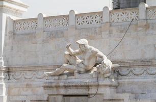 rom, Italien, 2022 - ryttare monument till segrare emmanuel ii nära vittoriano på dag i rom, Italien foto