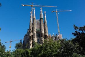 barcelona, spanien, 2022 - la sagrada familia - de imponerande katedral designad förbi gaudi, som är varelse bygga eftersom 19 Mars 1882 och är inte färdiga än oktober 28, 2012 i barcelona, Spanien. foto