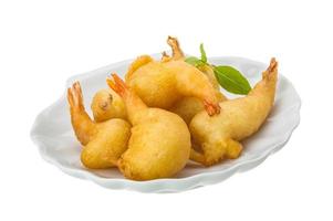 räka tempura på en tallrik foto
