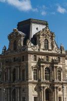 paris - juni 7 - louvre byggnad på juni 7, 2012 i louvre museum, paris, Frankrike. med 8,5 m årlig besökare, louvre är konsekvent de mest besökta museum över hela världen. foto