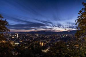 Graz, Österrike. huvudtorget ovanifrån på natten. foto