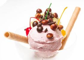 yoghurt och choklad is grädde i en skål stänga upp foto