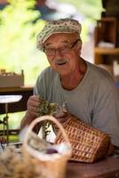 herbalist i affär foto