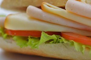 smörgås på en vit yta foto