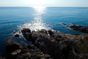se av de klippor av de katalansk costa brava foto