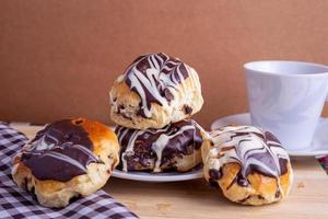 brioche bröd med choklad foto