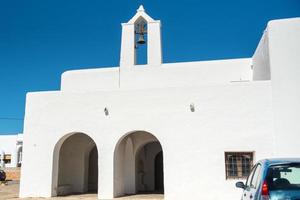 gammal vit kyrka av santa anges de la korona, ibiza, Spanien. foto