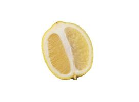 en halv citron- på de vit bakgrund foto