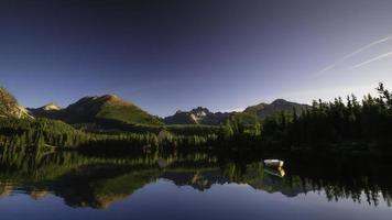 strbske pleso i hög tatras från slovakia foto