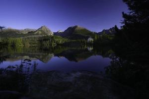 strbske pleso i hög tatras från slovakia foto