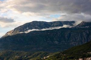 berg landskap på en solig dag. montenegro, dinariska alperna, se av de toppar av montera lovcen. foto
