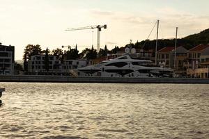 tivat, monte - oktober 20, 2020, lyx mega Yacht elysium bryggor i de marina. foto