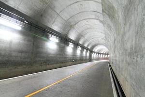 kraft växt underjordisk tunnel i en stad foto