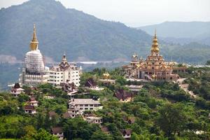 phasornkaew tempel ,den där plats för meditation den där praxis på khao kho Phetchabun thailand. foto