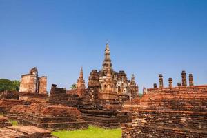 sukhothai historisk parkera. buddist tempel ruiner i sukhothai historisk park, thailand foto