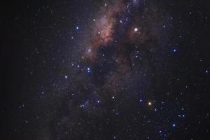 Vintergatan galax med stjärnor och rymddamm i universum foto