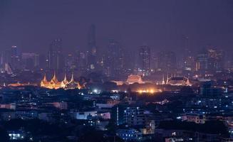 de skön landskap av bangkok de huvudstad städer av thailand i de natt tid. foto