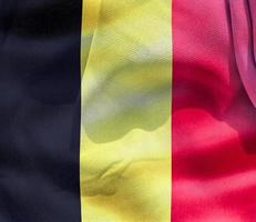 Belgiens flagga - realistiskt viftande tygflagga foto