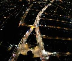 skön antenn se av begrava parkera luton England Storbritannien på natt foto