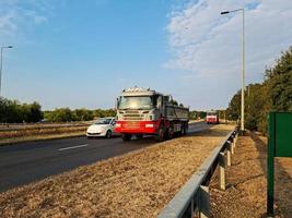 skön antenn se av brittiskt motorvägar och vägar med trafik foto