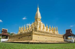 laos resa landmärke, gyllene pagoda wat phra att luang