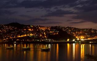 zonguldak stad och hamn på natt foto