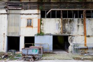 gamla övergivna fabriken foto