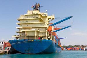 containerfartyg i hamn foto