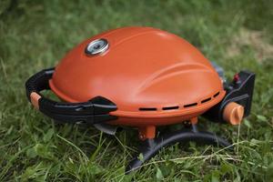 orange grill. gas grill för fräsning mat. picknick detaljer. foto